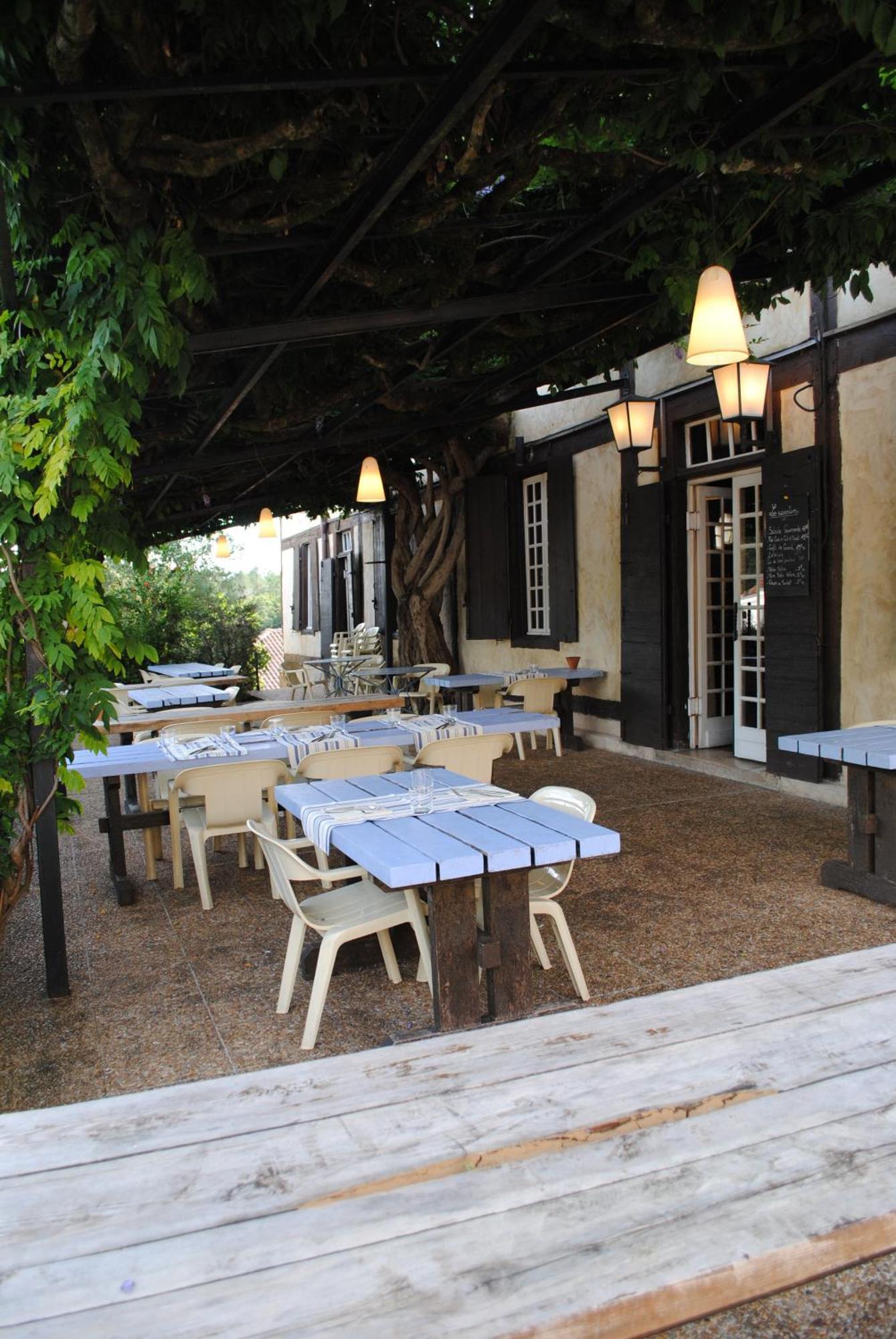 Hôtel et RESTAURANT traditionnel L' Escalandes Lesperon (Landes) Exterior foto